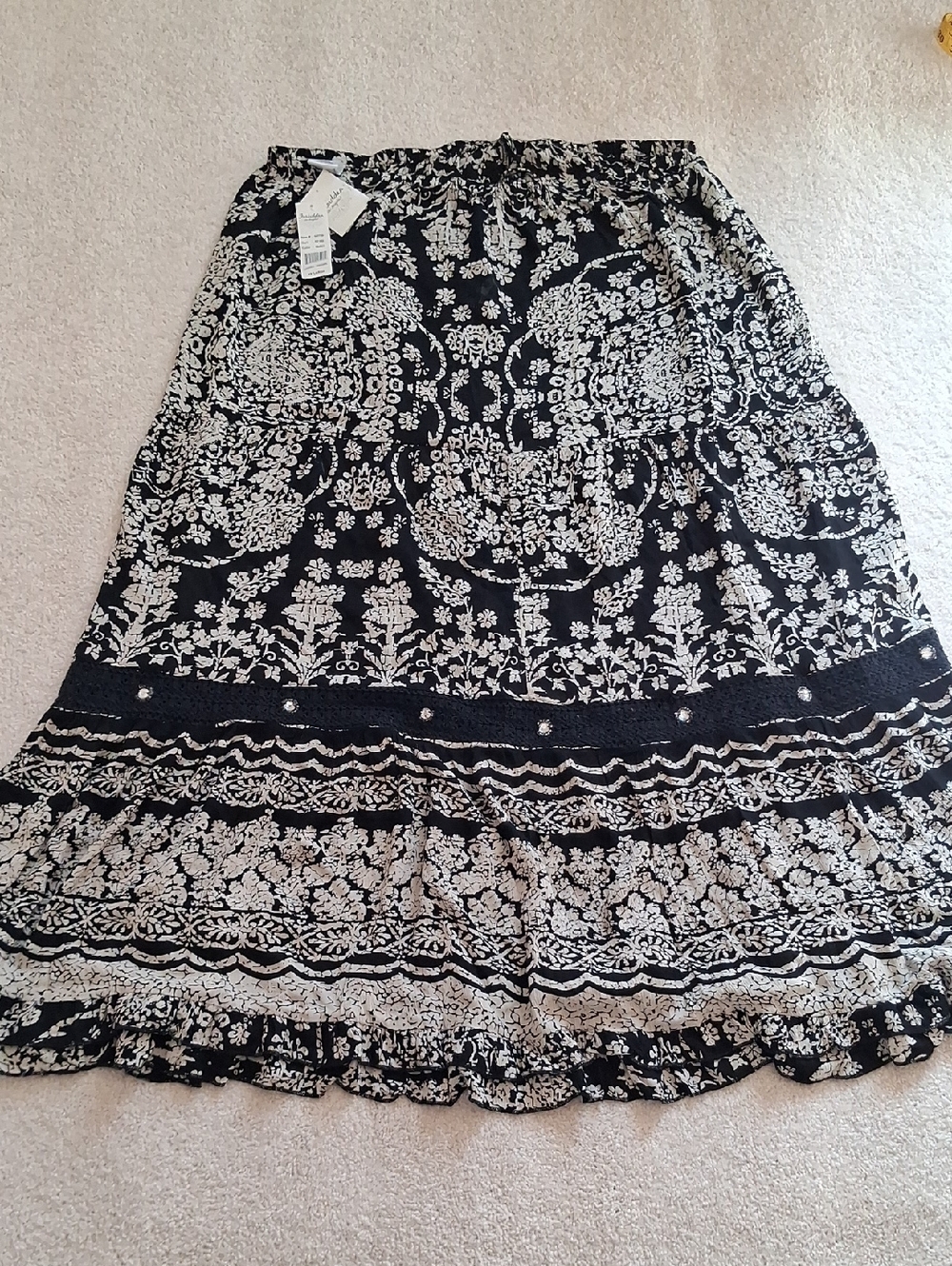 NWT Boho Forbidden Los Angeles Black & White Floral Tiered Maxi Chochet Skirt